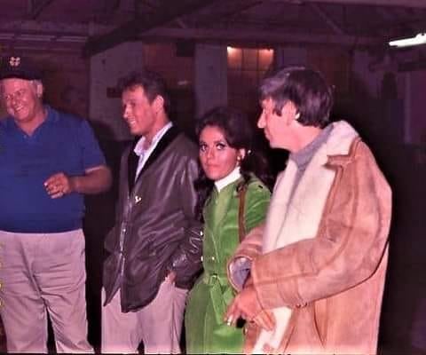 Gilligan's Island Cast - Chillin' 1960s . Skipper, Professor, Maryann